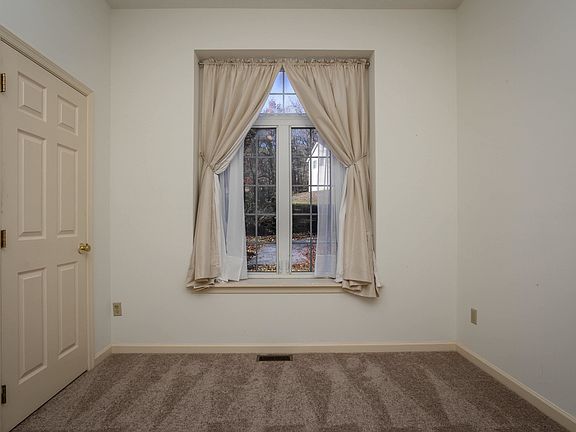 5th image of 208 Bobcat Ln