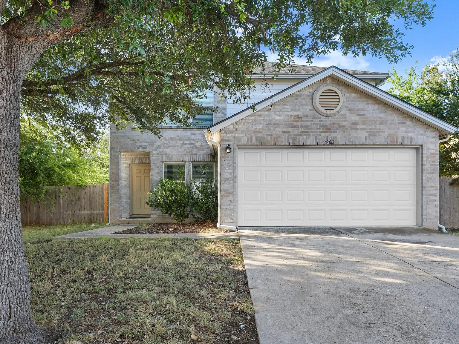 3 bed, 2.5 bath, 1808 sqft, $2,050 — Photo 1