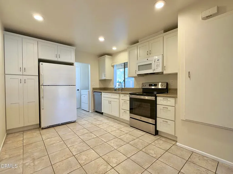 11243 Village 11 — Photo 7
