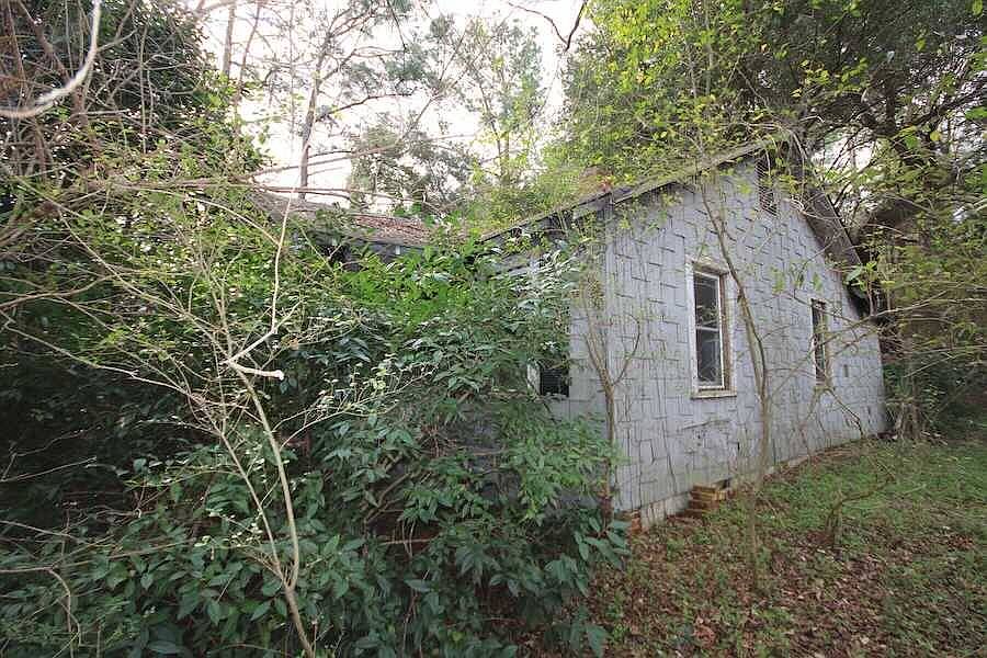 2nd image of 129 Pine St