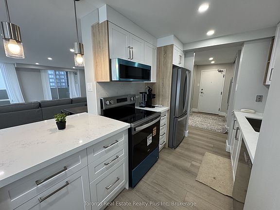 5th image of 350 Rathburn Rd W Unit 1508