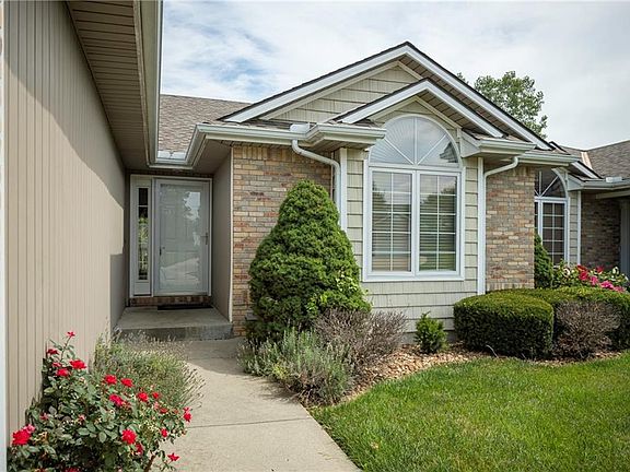 4th image of 4515 Hedges Ave