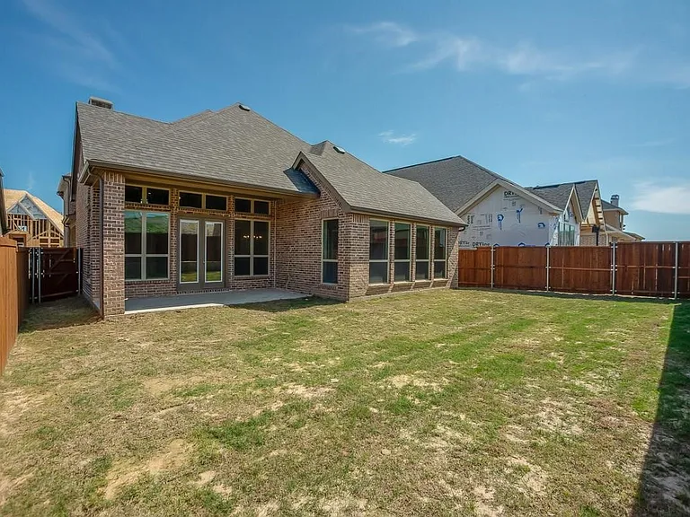 736 Carlisle Dr — Photo 34