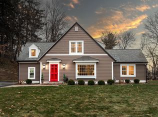 810 Morningside Ln, Elm Grove, WI 53122