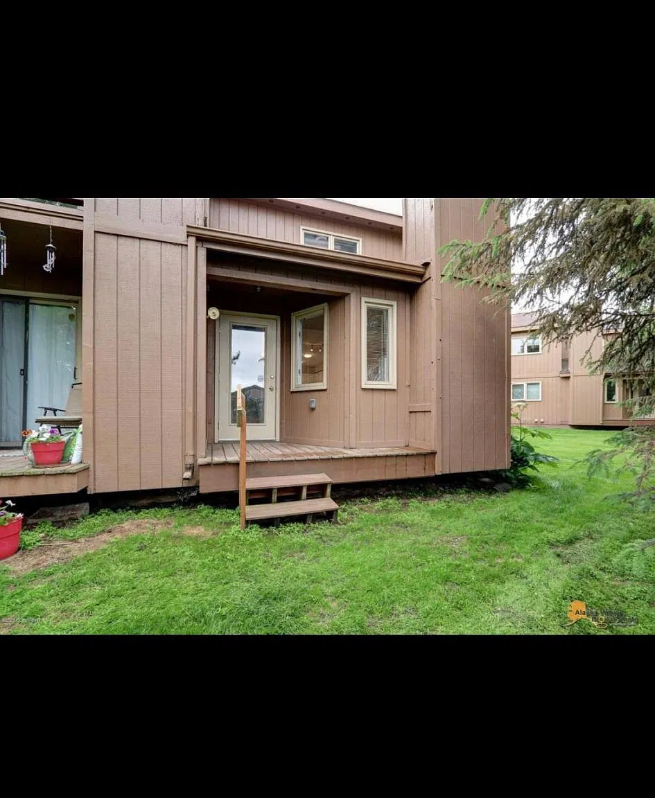 10248 Jamestown Dr — Photo 4