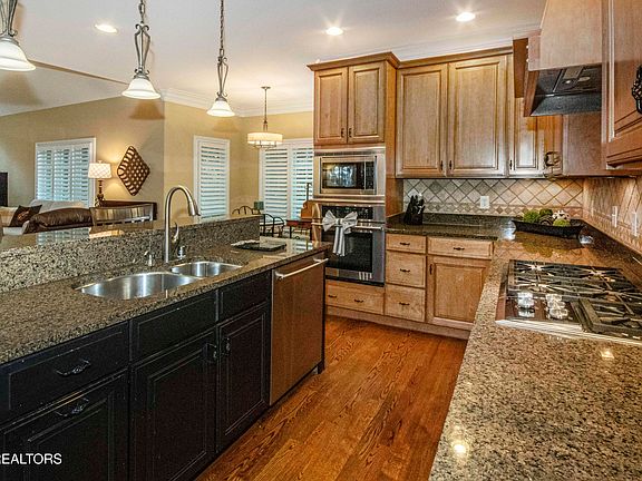 3rd image of 708 Prince George Parish Dr