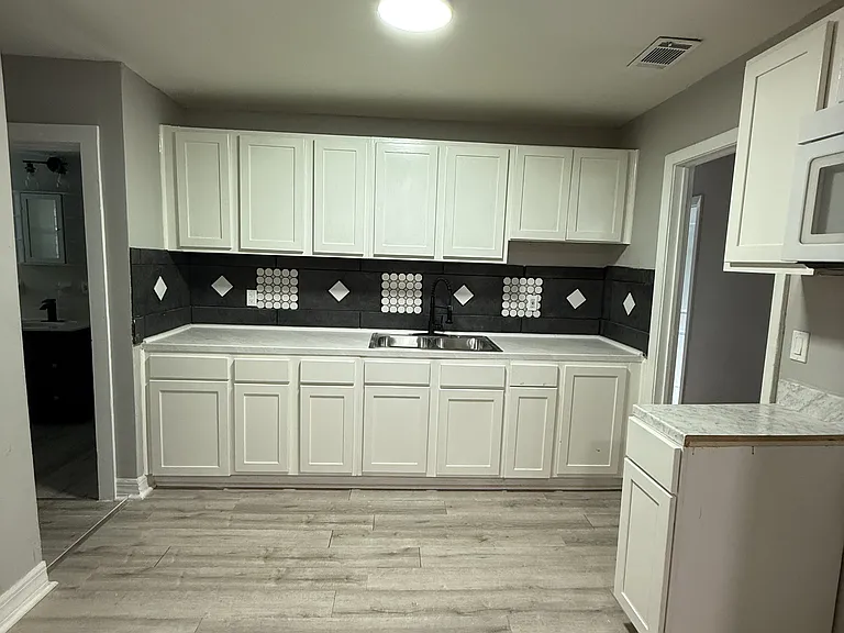 3728 Hickory Ave SW — Photo 3