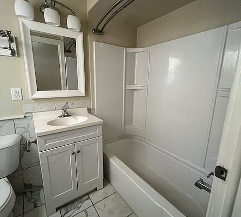 3rd image of 405 La Plaza Ct