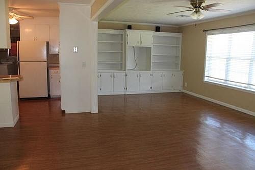3rd image of 932 S Church Ave