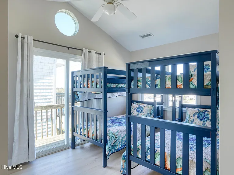 3994 Island Dr — Photo 37