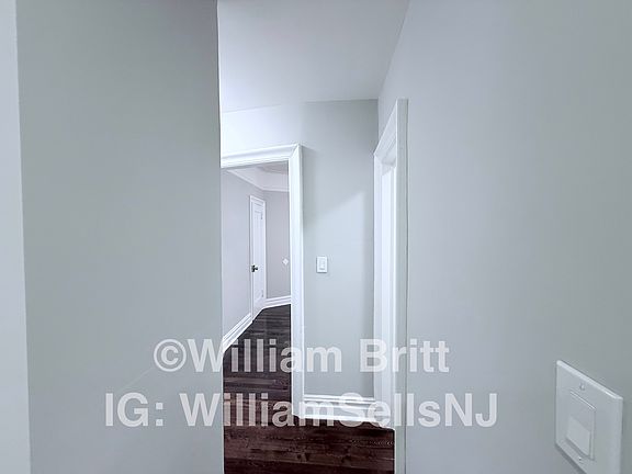 5th image of 165 W 48th St APT 10