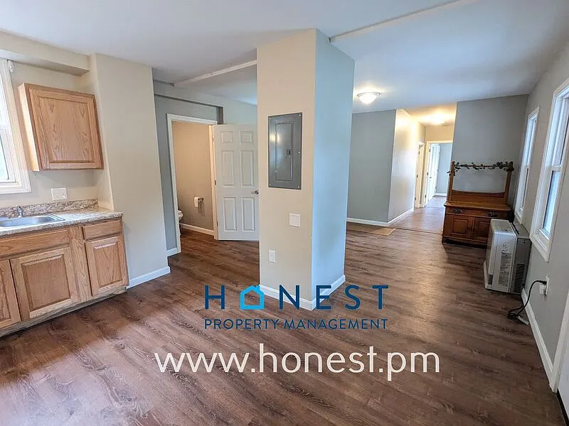 2 bed, 1.0 bath, $1,400 — Photo 3
