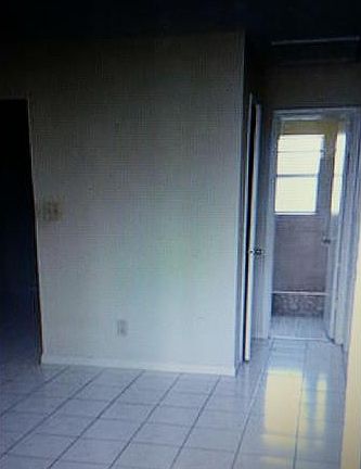 5th image of 861 SW 10th Dr