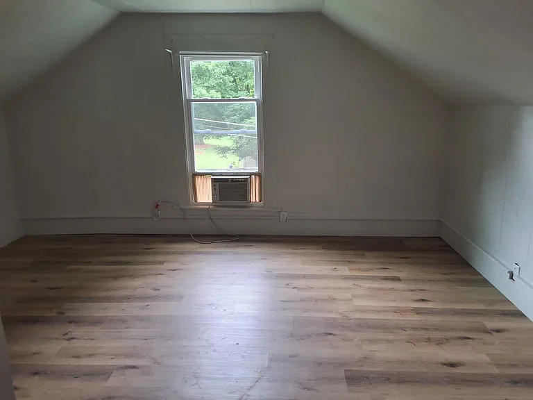 109 E Main St — Photo 4