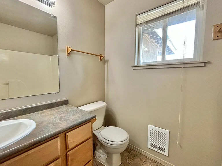 14 SE McKinley Ave #1 — Photo 17