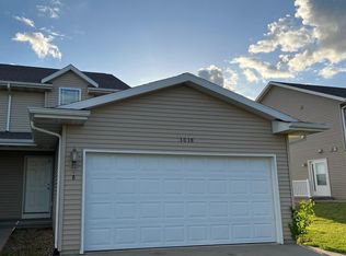 3037 Breyer St SW #B, Cedar Rapids, IA 52404