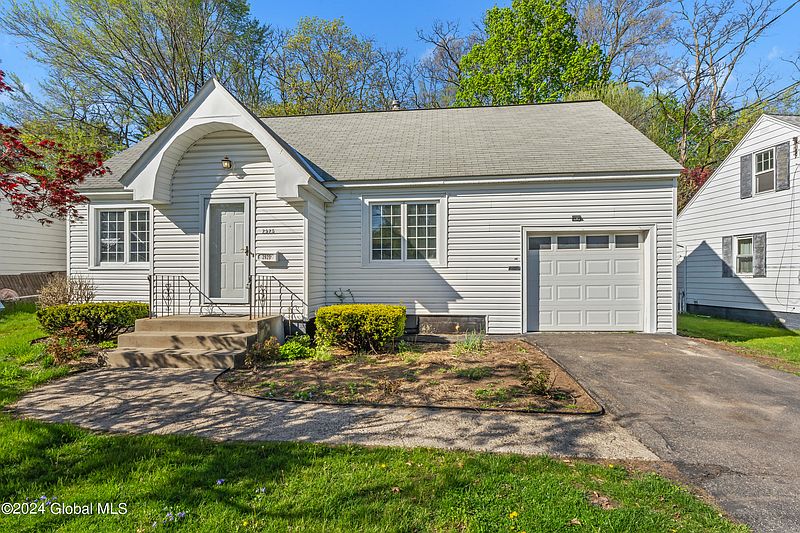 2nd image of 2925 Halsey Drive