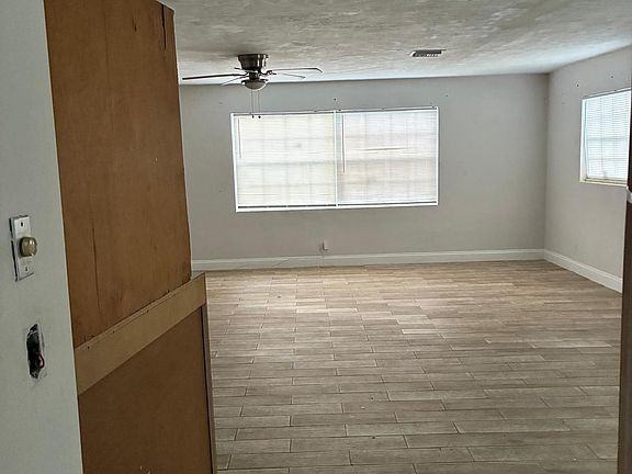 5th image of 1496 W 32nd St