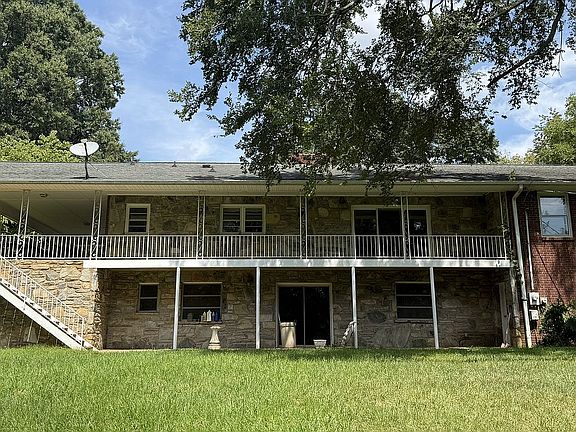 3rd image of 1705 Chardale Dr