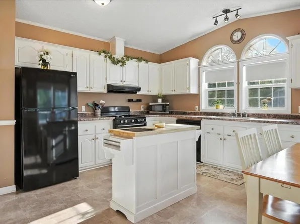 20 Arrowhead Drive, Lisbon, ME 04250