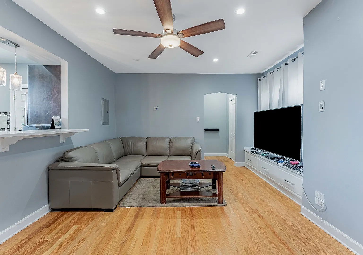 2 bed, 1100 sqft, $2,000 — Photo 4