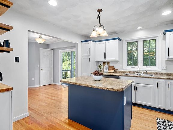 4th image of 26 Vermont Ave
