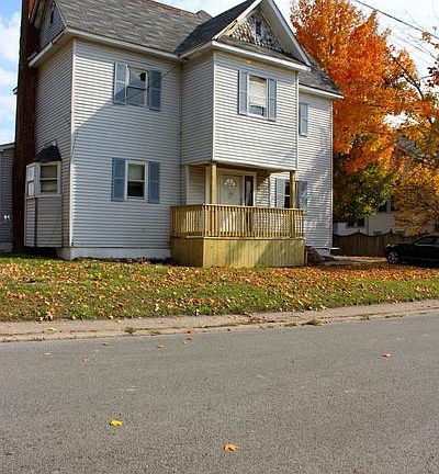 3rd image of 201 E Thorn St