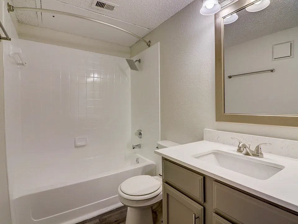 Lakeland Apartments Community