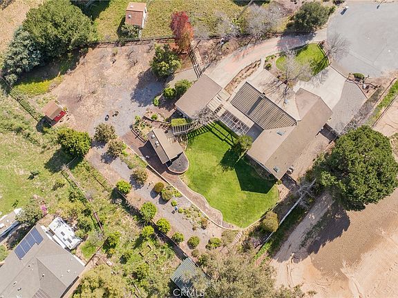 4th image of 745 Inga Rd