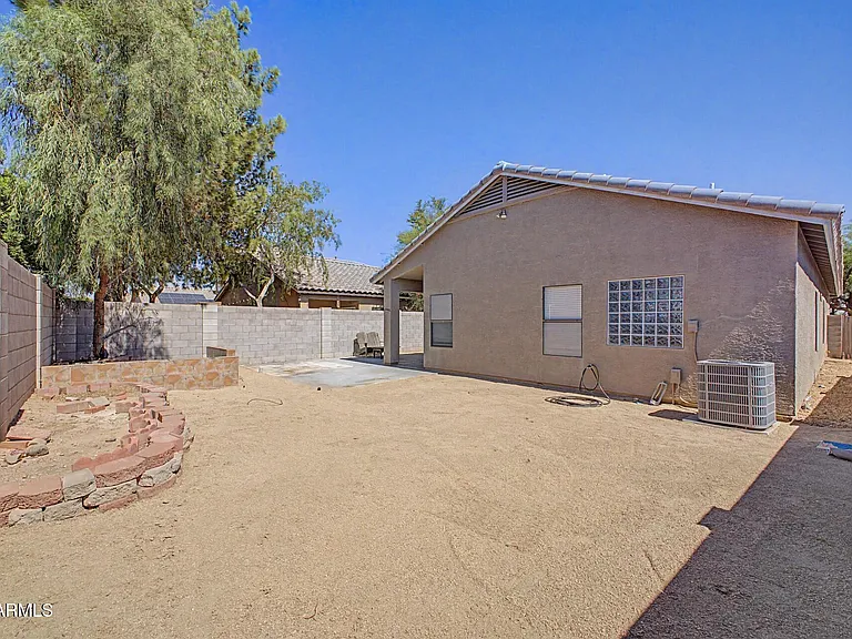 8868 W Laurel Ln — Photo 34