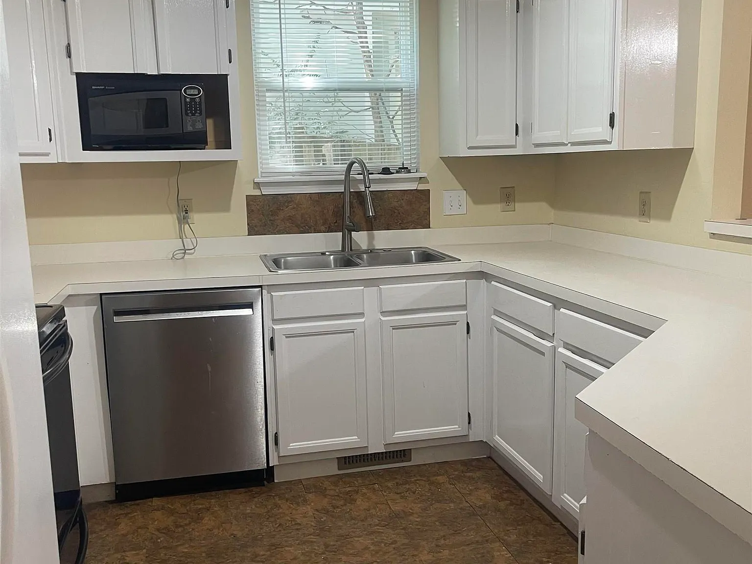 3 bed, 1196 sqft, $1,700 — Photo 4