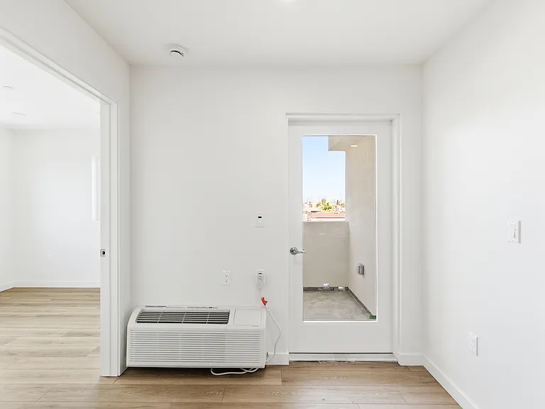 7655 1/2 S San Pedro St #102 — Photo 8