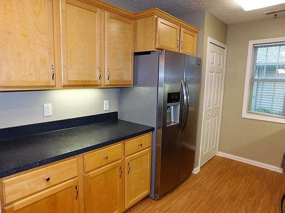4th image of 2966 Turfway Dr