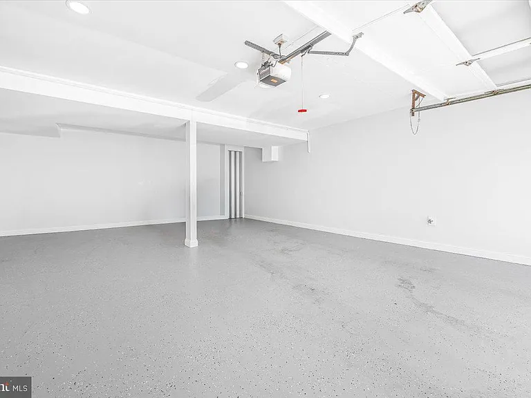 4025 N River St — Photo 43