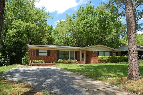 1067 Roslyn Dr Photo 1