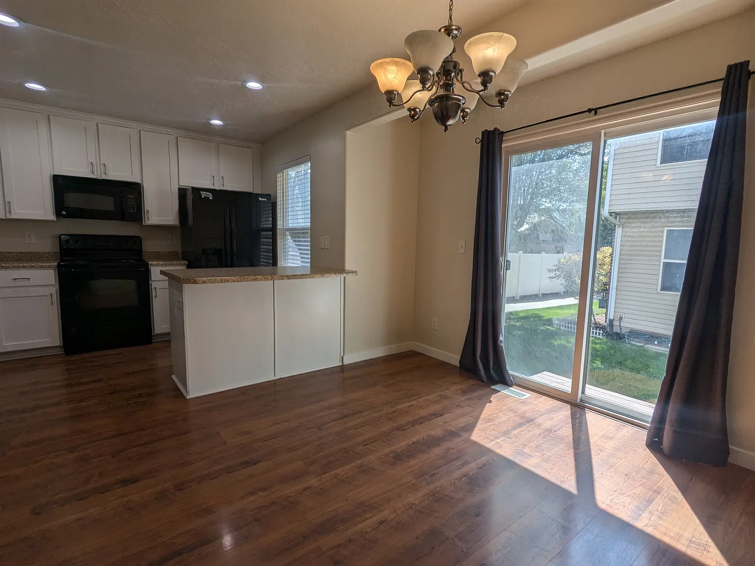 3 bed, 2.5 bath, 1776 sqft, $2,500 — Photo 4