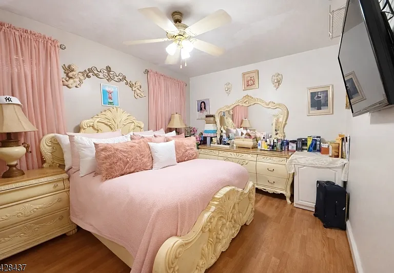 19 Burgess Pl — Photo 14