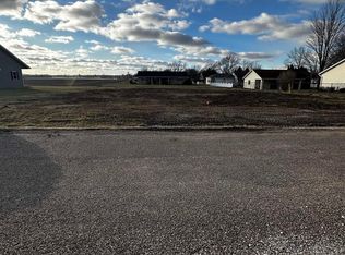 106 Lone Pine Rd, Dunfermline, IL 61524