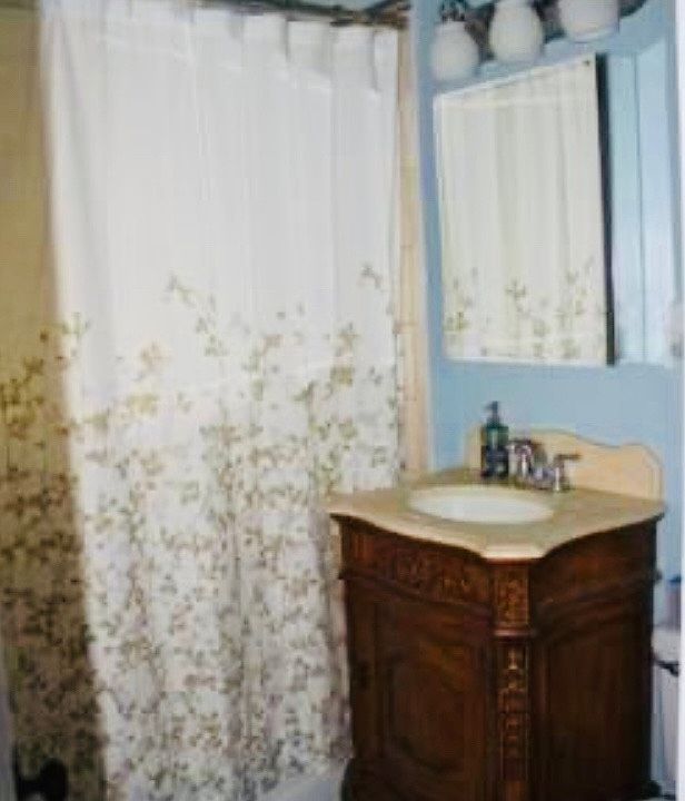 Bath with older vanity, now replaced. See next shot.