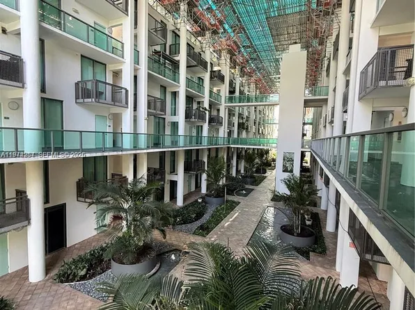 6000 Collins Ave APT 313, Miami Beach, FL 33140