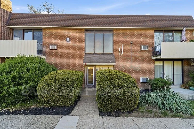 100 E Glenolden Ave #R10