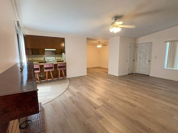 4th image of 754 W Yosemite Ave #754