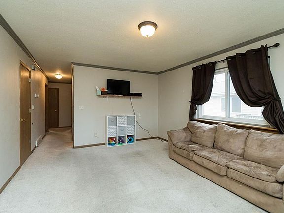 4th image of 127 W Broadway St
