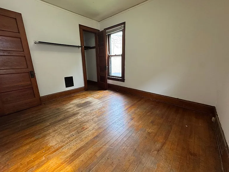 215 N Paterson St — Photo 16