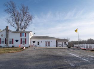 8555 N Angling Rd, Kendallville, IN 46755
