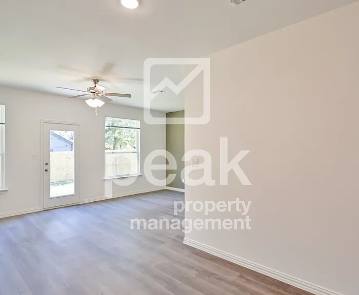 302 Byron St — Photo 20