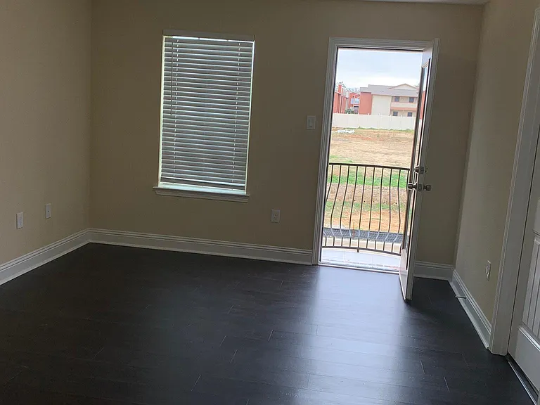 1703 Leann Ln — Photo 4