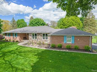 1168 Woodkrest Dr, Flint, MI 48532