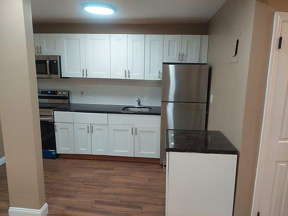 3rd image of 633 E 59th St Floor 1