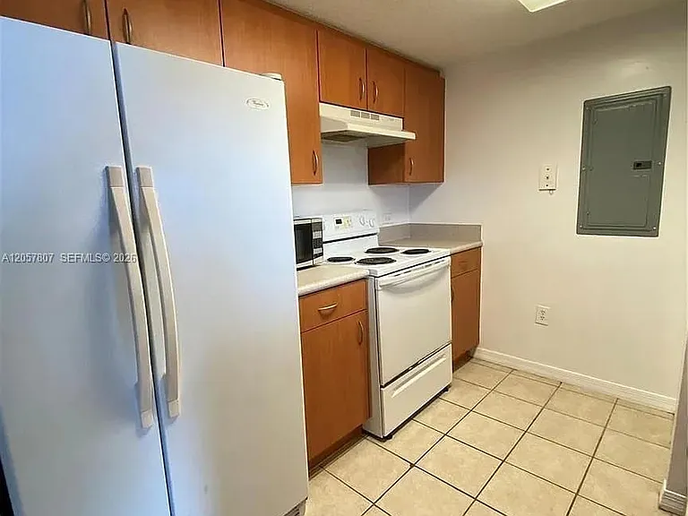 816 NW 11th St #1203 — Photo 3